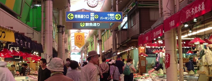 Omicho Market is one of Kanazawa Food Trip.