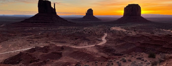 Monument Valley Navajo Tribal Park is one of National Parks Grand Circle Trip.