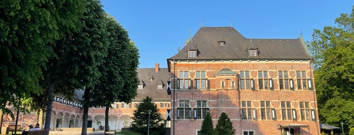 Schloss Reinbek is one of Lugares favoritos de Pierre.