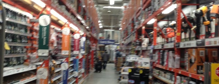 The Home Depot is one of Lieux qui ont plu à Robert.