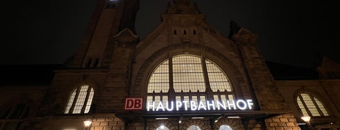 Krefeld Hauptbahnhof is one of Official DB Bahnhöfe.