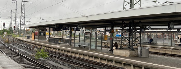 Gleis 18/19 is one of Bahnsteige Nürnberg.