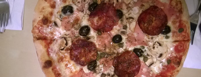 L'Imprévu Pizza Restaurant is one of Oさんのお気に入りスポット.