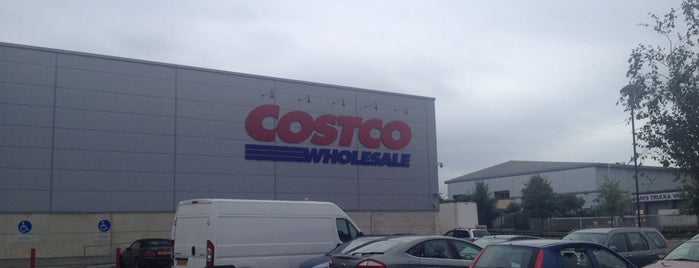 Costco is one of Orte, die Leigh gefallen.