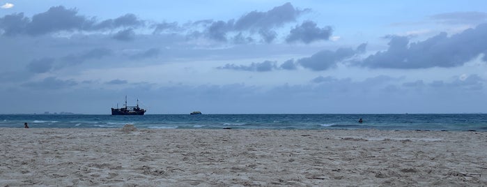 Playa Langosta is one of Cancún.