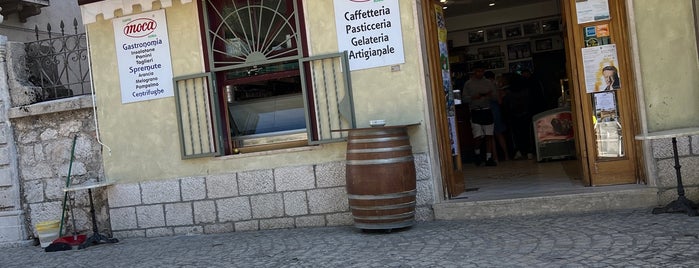 Bar dell'Orso is one of La Bella!.