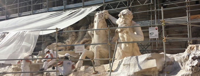 Trevi Çeşmesi is one of Fountains in Rome.