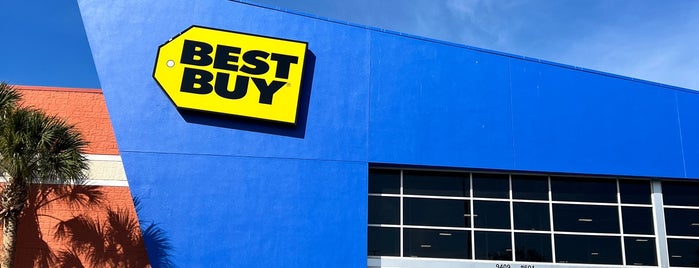 Best Buy is one of Bevさんのお気に入りスポット.
