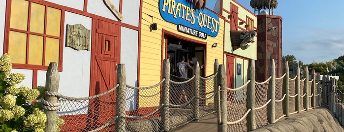 Pirates' Cove Mini Golf is one of Indianapolis Date.