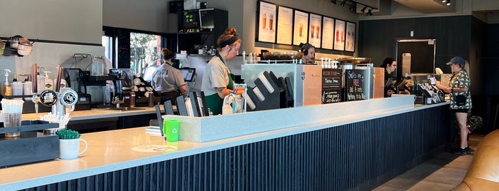 Starbucks is one of Mike'nin Beğendiği Mekanlar.