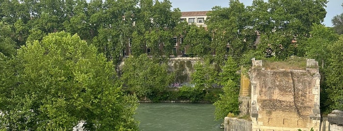Ponte Palatino is one of Attraversando il Tevere.