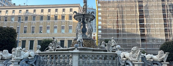 Fontana del Nettuno is one of Неаполь.