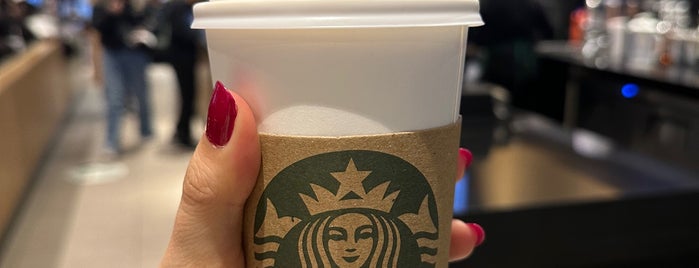 Starbucks is one of Lieux qui ont plu à Barış.