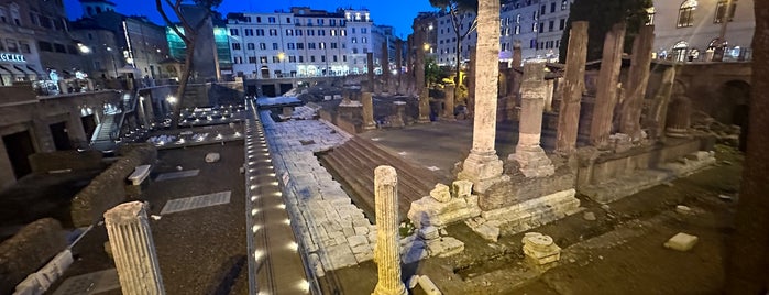 Largo di Torre Argentina is one of Hot Spots @Roma.