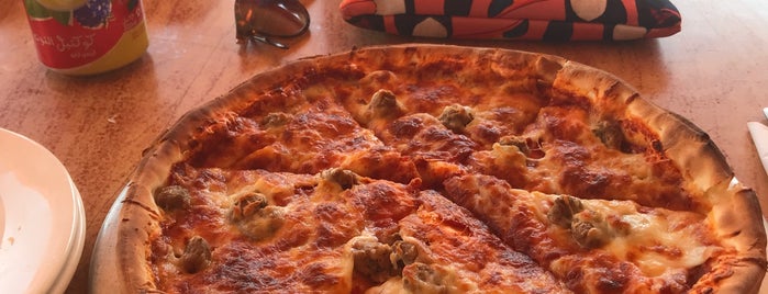 Mystic Pizza is one of Tempat yang Disukai Xavi.