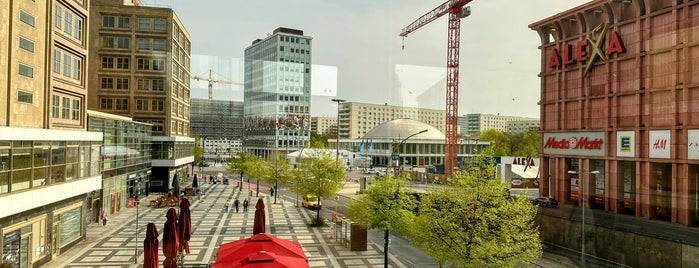 アレクサンダー広場駅 is one of Besuchte Berliner Bahnhöfe.