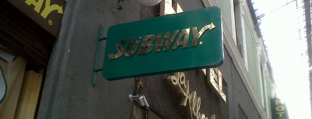 Subway is one of Locais curtidos por Genaro.