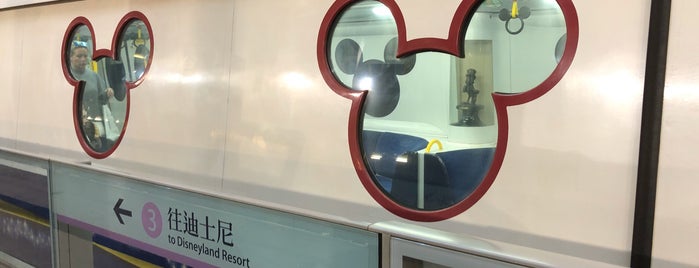 Hong Kong Disneyland Railroad is one of สถานที่ที่ V͜͡l͜͡a͜͡d͜͡y͜͡S͜͡l͜͡a͜͡v͜͡a͜͡ ถูกใจ.