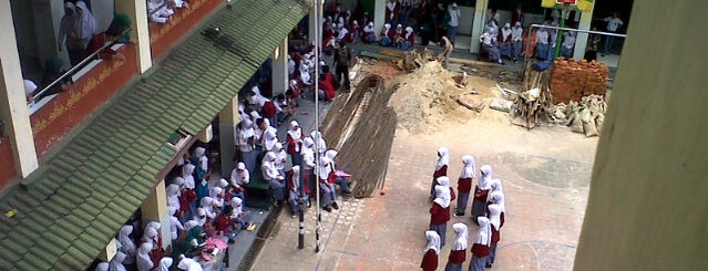 SMA Al-Azhar 3 Bandar Lampung is one of Bandar Lampung High School.