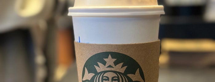 Starbucks Larus is one of Locais curtidos por Mücahit.