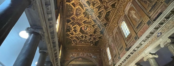Basilica di Santa Maria in Trastevere is one of Tempat yang Disukai Natalia.