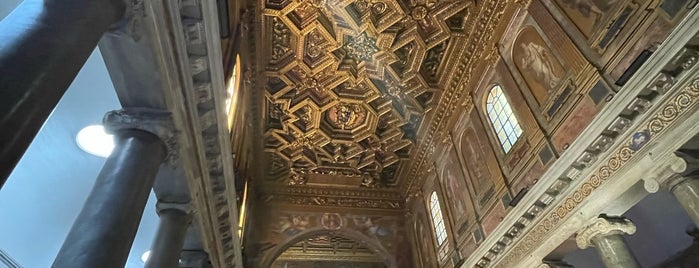 Basilica di Santa Maria in Trastevere is one of Locais curtidos por Natalia.