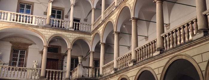 Італійський дворик is one of Lugares guardados de Yaron.
