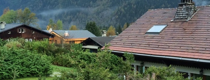 Mountain Highs Chamonix Hostel is one of Tempat yang Disukai Marina.