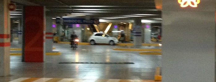 Estacionamiento is one of SU.
