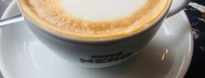 Caffè Nero is one of Lieux qui ont plu à Matt.