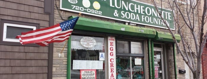 Bay Street Luncheonette & Soda Fountain is one of Genaさんのお気に入りスポット.