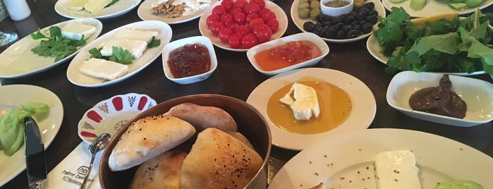 Hilmi Beken Restaurant is one of Antalya Etiket Bonus Mekanları 🌴🍁🍃.