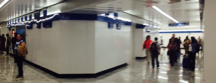 Metro Revolución (Línea 2) is one of Metro de la Ciudad de México.