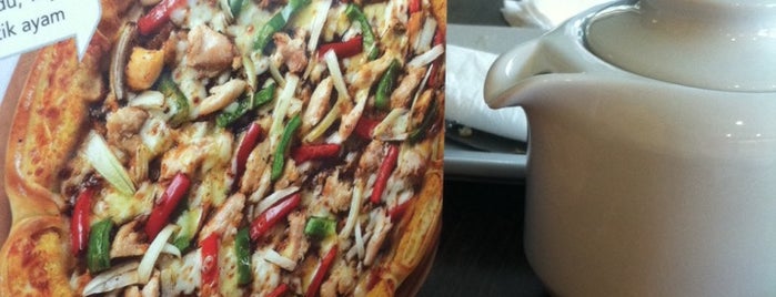 Pizza HUT Matraman is one of Juand : понравившиеся места.