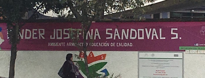 Instituto Josefina Sevilla Sandoval is one of Orte, die Sara gefallen.