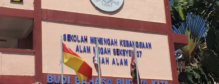 SMK Alam Megah is one of Lugares favoritos de Howard.