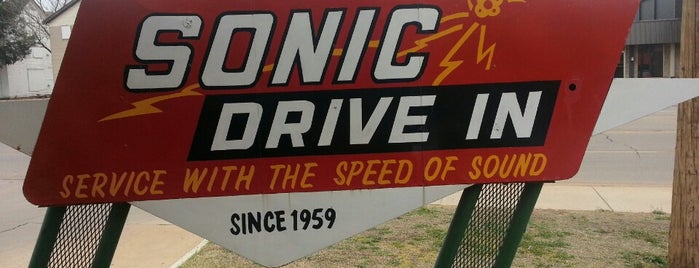 Sonic Drive In is one of Lieux qui ont plu à Rob.