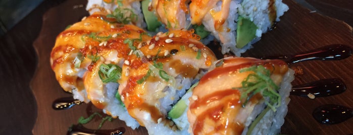 Sushi Tri is one of Orte, die Andrew gefallen.