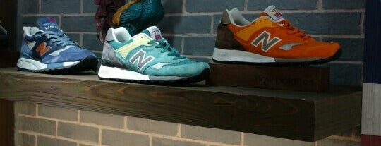 New Balance Store is one of Leslieさんのお気に入りスポット.