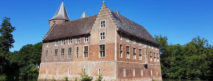 Kasteel Dussen is one of castles.