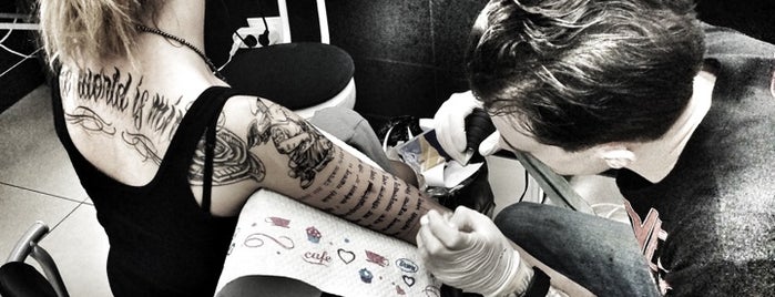 Crazy Tattoo is one of Lugares favoritos de Anna.