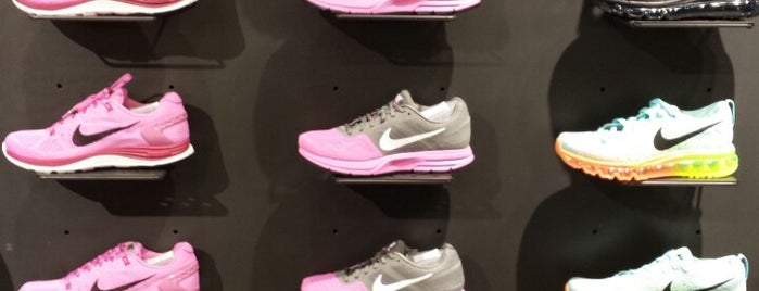 Nike is one of Posti che sono piaciuti a Anaïs.