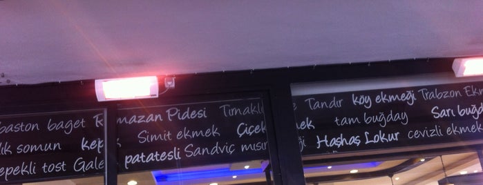 Ülkü Fırın Kafe is one of Locais curtidos por Cem.