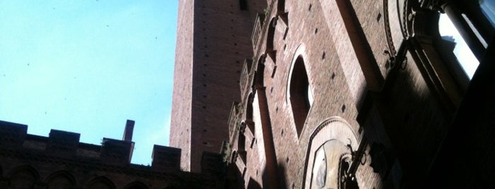 Torre del Mangia is one of Weekend Siena.