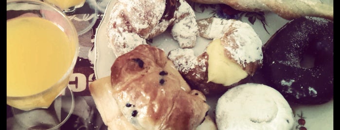 Buenos Aires Bakery is one of Flor'un Beğendiği Mekanlar.