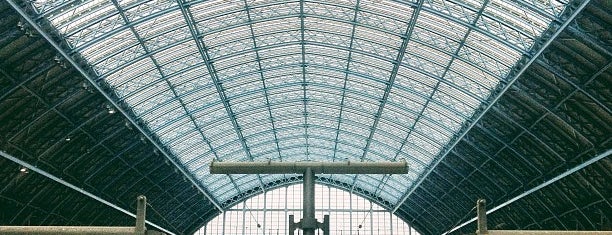 London St Pancras International Railway Station (STP) is one of Londres.