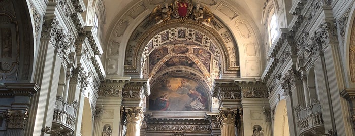 Cattedrale di San Pietro is one of Akhnaton Ihara'nın Beğendiği Mekanlar.