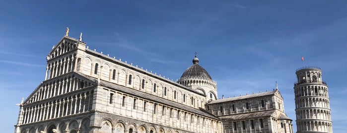 Piazza del Duomo (Piazza dei Miracoli) is one of Tempat yang Disukai Akhnaton Ihara.