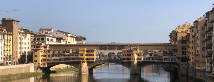 Ponte Santa Trinità is one of สถานที่ที่ Akhnaton Ihara ถูกใจ.