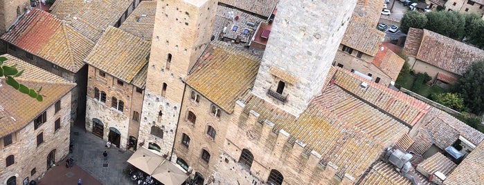 San Gimignano is one of Tempat yang Disukai Anna.